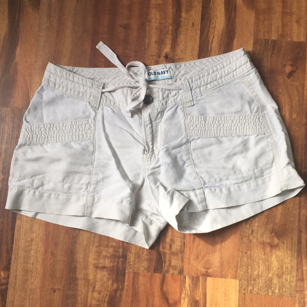 Cream/Khaki Size 4 Old Navy Shorts